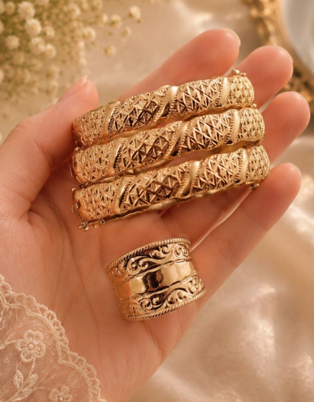 طقم الأساور مع الخاتم